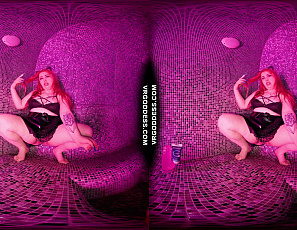 010325_strawberry_pastel_bbw_pawg_model_gets_herself_off_with_a_huge_pink_dildo_in_hot_sauna