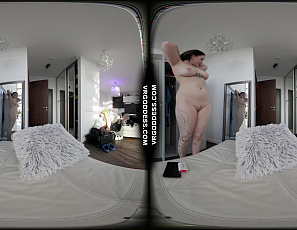 030126_melonie_gets_her_pussy_serviced_deep_and_hard_by_vanessa_klein