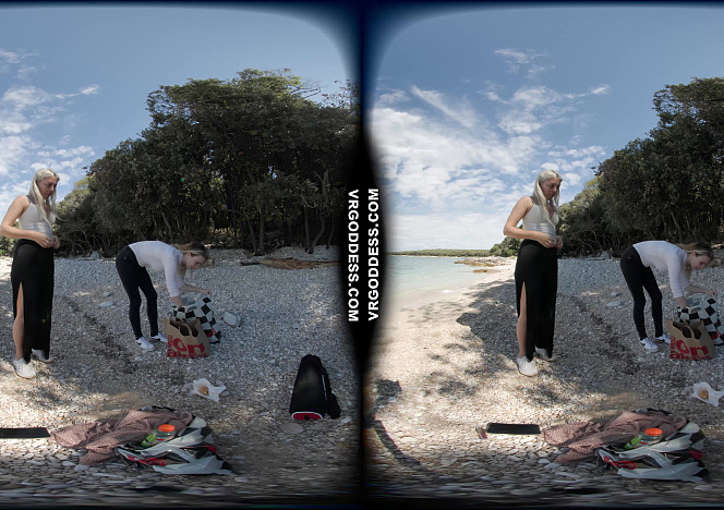 032626_nude_beach_day_afternoon_oiling_up_sunbathing_samanta_rouge_with_rosalinda