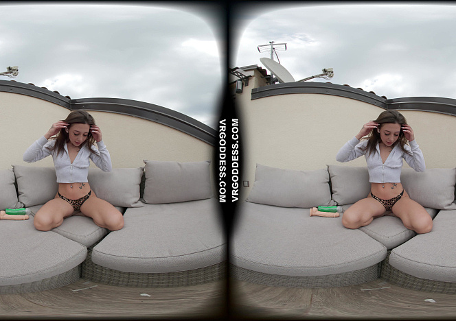 040626_sexy_dora_masturbating_with_a_dildo_outdoors