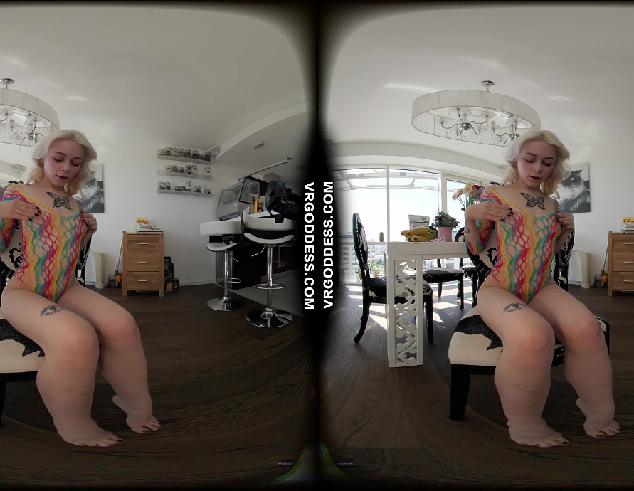 Fresh 18Yo Blonde Alice Stuffing Her Tight Pussy with Bananas and Fingers DVP DPP Gaping