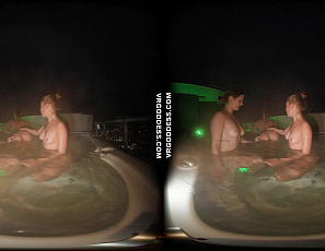 040825_3_hot_models_late_night_in_the_rooftop_jacuzzi_with_the_slumber_party_girls
