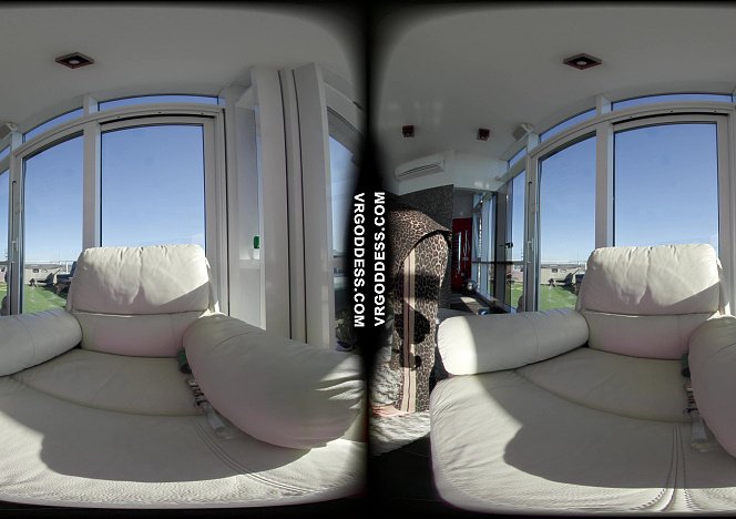 041026_rosalinda_masturbating_with_a_glass_dildo_on_a_sunny_day