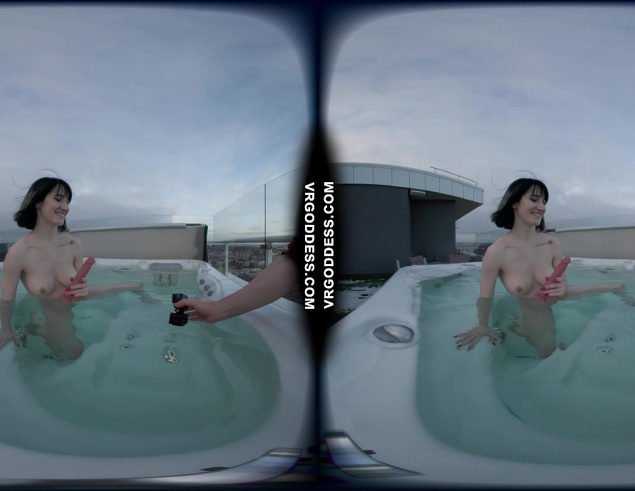 Aloida Rooftop Naked Jacuzzi on a Cold and Windy Day