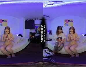 070221_small_lolly_smoking_chilling_with_miss_pussycat_watching_vr_porn_and_getting_pussy_played_with