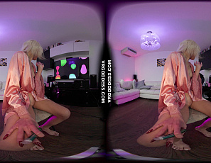 072125_mia18_gives_a_sexy_striptease_dancing_dildoing_her_pussy_and_tries_to_anally_penetrate_herself