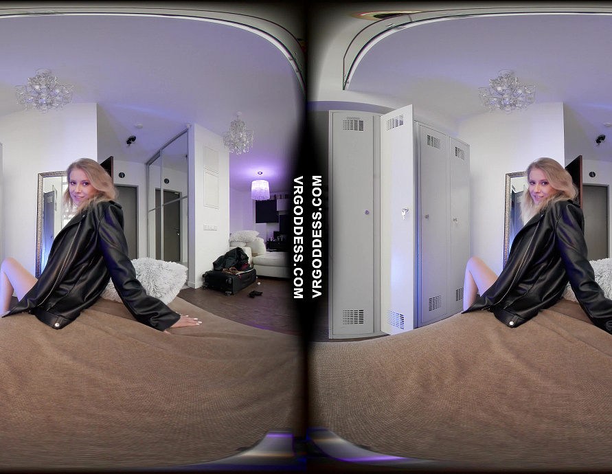 Eyla Moore Gets Herself Off In The Locker Room