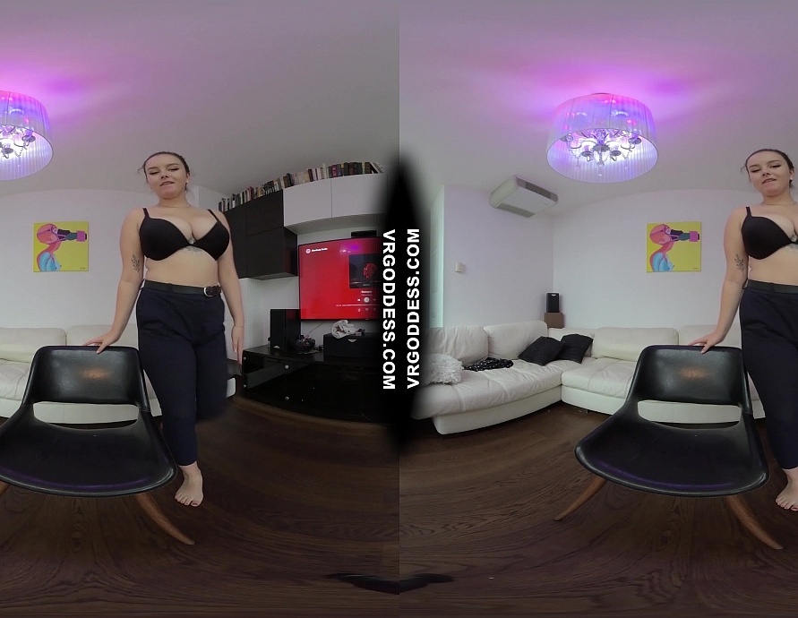 Vanessa Klein Sexy Striptease Masturbating on a Chair