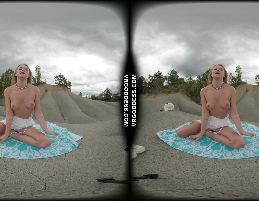 Eyla Moore Masturbating Outdoors On A Alien Planet