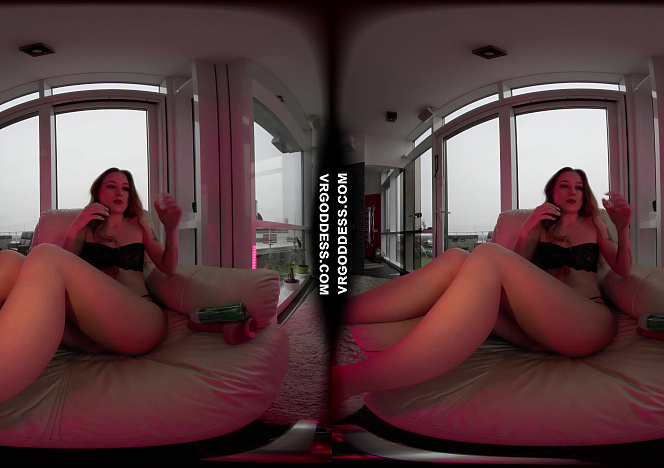 101825_elizabeth_masturbating_with_a_dildo