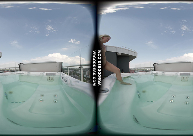 101925_rosalinda_nude_in_the_penthouse_rooftop_jacuzzi