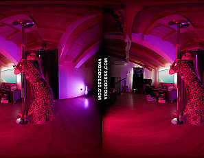 103125_babyhunters_striptease_dancing_and_shaving_her_pussy_clean_for_halloween