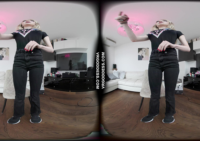 110725_samanta_rouge_gives_innocent_new_model_mary_moon_a_nude_lapdance