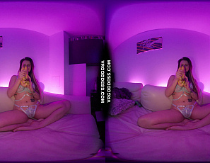 111624_melonie_going_bananas_with_fruit_in_her_ass_and_pussy_double_penetration_dp