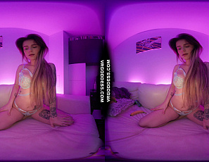 111624_melonie_going_bananas_with_fruit_in_her_ass_and_pussy_double_penetration_dp