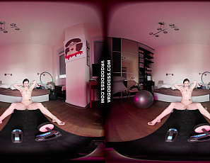 111825_melonie_getting_sweaty_working_out_naked