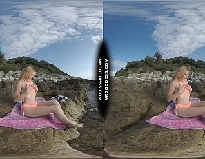 112722_risky_public_beach_masturbating_on_vacation_with_hot_ginger_lea_sunbathing_and_vibrating_rfo