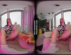 112925_muna_masturbating_with_a_dildo_on_a_snowy_day