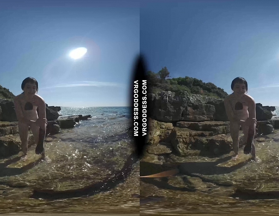 Tattooed Brille Skinny Dipping in the Ocean While on Vacation Jilling