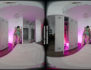 120325_muna_masturbating_with_a_glass_dildo_in_the_locker_room