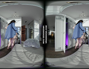 120525_vanessa_klein_naked_and_masturbating_in_the_locker_room